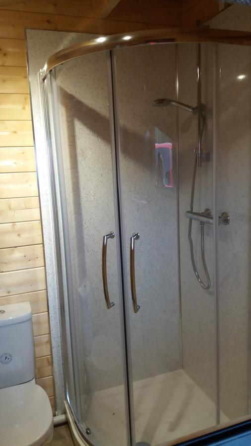 Lochinvar - Highland Log Cabin With Private Hot Tub Airdrie Exterior foto